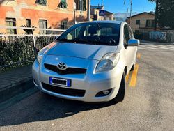 Grigio Usata 2011 Toyota Yaris Due volumi | 6200 € (Buon prezzo)