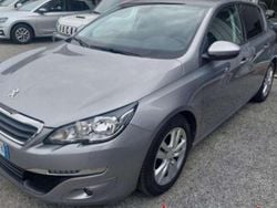 Usata 2014 Peugeot 308 Access Tre volumi | 4600 € (Buon prezzo)
