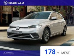 Reflex silver metallizzato Nuova 2025 VW Polo Style Tre volumi | 24.600 € (Buon prezzo)