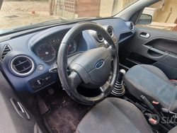 Usata 2006 Ford Fiesta Tre volumi | 1900 € (Buon prezzo)