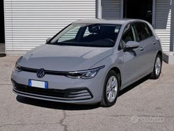 Grigio Usata 2020 VW Golf VII Life Tre volumi | 23.000 € (Buon prezzo)