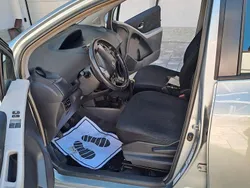 Usata 2006 Toyota Yaris Tre volumi | 2000 €