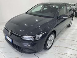 Grigio Usata 2021 VW Golf VIII Style Tre volumi | 18.490 € (Buon prezzo)