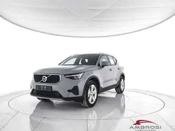 Grigio Nuova 2024 Volvo XC40 Core SUV | 35.616 € (Buon prezzo)