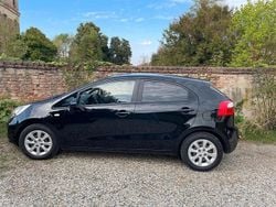 Nero Usata 2013 Kia Rio Tre volumi | 4700 € (Ottimo prezzo)