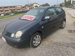 Grigio Usata 2003 VW Polo Comfortline Tre volumi | 2400 € (Buon prezzo)