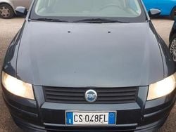 Grigio Usata 2004 Fiat Stilo Tre volumi | 2500 € (Molto cara)