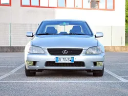 Argento Usata 2000 Lexus IS200 Tre volumi | 7000 €