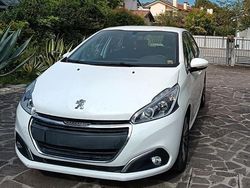 Bianco Usata 2016 Peugeot 208 Due volumi | 4450 € (Buon prezzo)