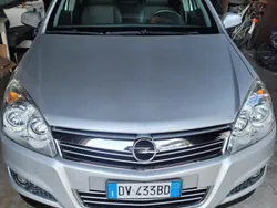Usata 2009 Opel Astra Tre volumi | 4200 € (Molto cara)
