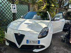 Usata 2010 Alfa Romeo Giulietta Quadrifoglio Due volumi | 12.300 € (Cara)