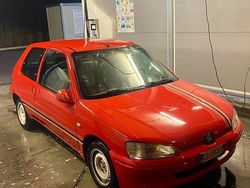 Rosso Usata 2002 Peugeot 106 Due volumi | 2000 €