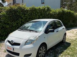 Bianco Usata 2009 Toyota Yaris Tre volumi | 3000 € (Buon prezzo)