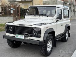 Bianco Usata 2004 Land Rover Defender S Station wagon | 25.900 € (Molto cara)