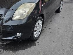 Nero Usata 2007 Toyota Yaris Tre volumi | 2700 € (Buon prezzo)
