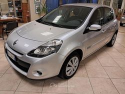 Argento Usata 2012 Renault Clio IV Dynamique Tre volumi | 5300 € (Ottimo prezzo)