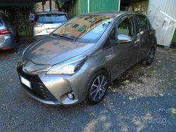 Marrone Usata 2018 Toyota Yaris Hybrid Tre volumi | 11.800 €