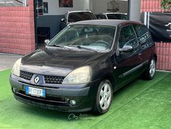 Nero Usata 2003 Renault Clio II Expression Tre volumi | 1400 € (Molto cara)