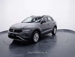 Grigio Usata 2024 VW T-Roc Life SUV | 28.990 € (Buon prezzo)