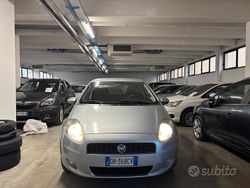 Grigio Usata 2007 Fiat Grande Punto Due volumi | 2800 € (Buon prezzo)
