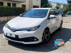 Bianco Usata 2017 Toyota Auris Hybrid Style Tre volumi | 12.490 € (Buon prezzo)