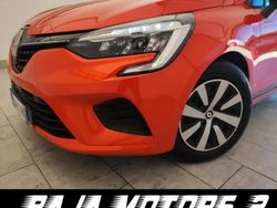 Arancione Usata 2023 Renault Clio V Business Tre volumi | 13.990 € (Buon prezzo)