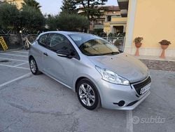 Argento Usata 2014 Peugeot 208 Access Due volumi | 5800 € (Buon prezzo)
