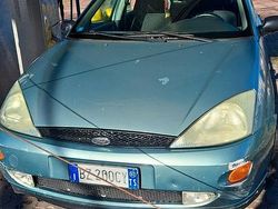 Verde Usata 2002 Ford Focus Tre volumi | 500 €