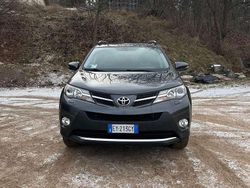 Grigio Usata 2015 Toyota RAV4 Lounge SUV | 13.900 € (Cara)