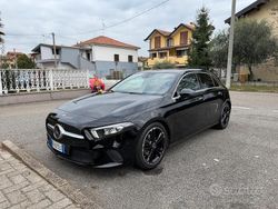 Nero Usata 2018 Mercedes A180 Tre volumi | 19.999 € (Cara)