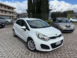 Bianco Usata 2011 Kia Rio LX Tre volumi | 4600 € (Buon prezzo)