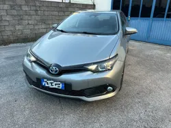 Argento / metallizzato Usata 2018 Toyota Auris Hybrid Business Edition | 10.900 €
