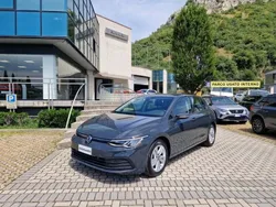 Grigio Usata 2022 VW Golf VIII Life Due volumi | 19.400 € (Ottimo prezzo)