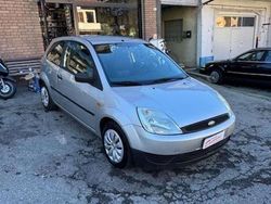 Grigio metalizzato Usata 2004 Ford Fiesta Ambiente Tre volumi | 2300 € (Cara)