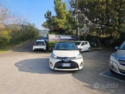 Bianco Usata 2016 Toyota Yaris Hybrid Tre volumi | 12.800 € (Molto cara)