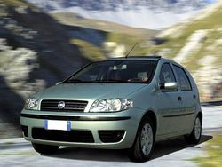 Rosso Usata 2003 Fiat Punto Dynamic Tre volumi | 2490 € (Molto cara)