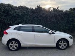 Bianco Usata 2017 Volvo V40 Business Edition Tre volumi | 11.800 € (Cara)