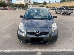 Grigio Usata 2011 Toyota Yaris Due volumi | 5000 € (Buon prezzo)