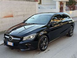 Nero Usata 2016 Mercedes CLA220 Shooting Brake Station wagon | 12.990 € (Cara)