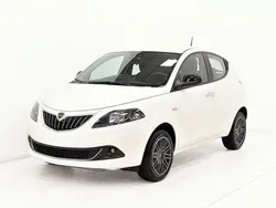 Bianco Usata 2023 Lancia Ypsilon Gold Due volumi | 14.990 € (Cara)