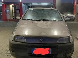 Usata 1999 Fiat Punto Tre volumi | 800 €