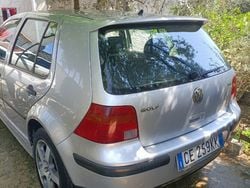Grigio Usata 2001 VW Golf IV Tre volumi | 2500 € (Buon prezzo)