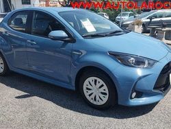 Blu pastello Usata 2021 Toyota Yaris Hybrid Tre volumi | 19.800 € (Cara)