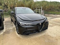 Nero Nuova 2025 Alfa Romeo Giulia Tre volumi | 44.900 € (Ottimo prezzo)