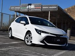 Bianco / pastello Usata 2020 Toyota Corolla Business Edition Tre volumi | 17.900 € (Buon prezzo)