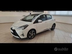 Perla Usata 2017 Toyota Yaris Hybrid Style Tre volumi | 11.900 € (Buon prezzo)