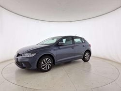 Smoky grey metallizzato Usata 2022 VW Polo Life Tre volumi | 17.200 € (Buon prezzo)
