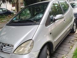 Usata 2004 Mercedes A170 Tre volumi | 700 €