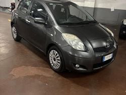 Grigio Usata 2010 Toyota Yaris Sol Tre volumi | 4900 € (Ottimo prezzo)