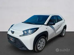Bianco Usata 2024 Toyota Aygo Active Due volumi | 16.300 € (Buon prezzo)